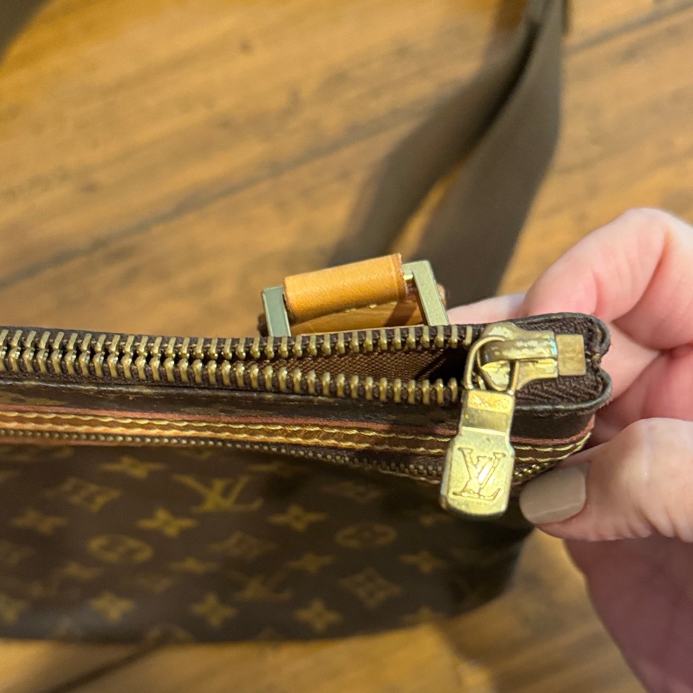 Louis Vuitton Monogram Brown Messenger Bag- great used condition - Picture 9 of 16